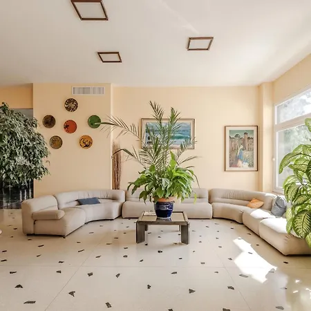 Hotel Hotiday Collection -